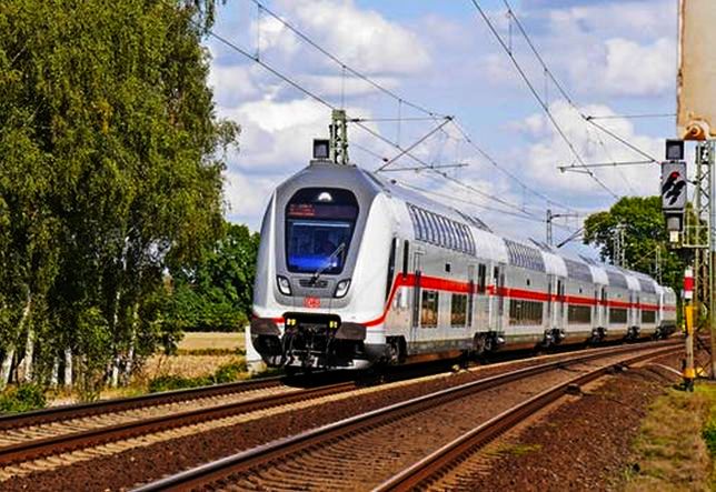 IC in Fahrt (C) Pixabay